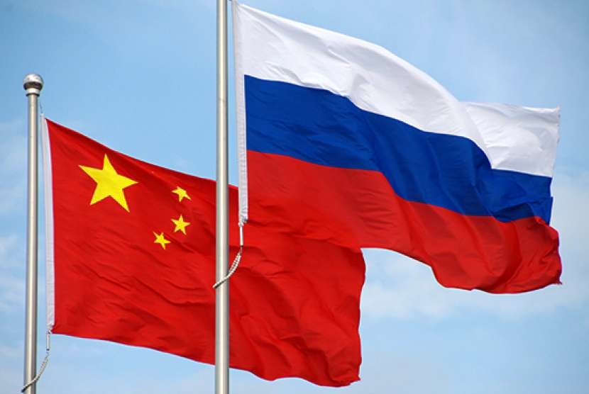 Bendera China dan Rusia.