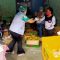 Petugas Kelurahan Cawang, Jakarta Timur, memberikan sembako kepada warga yang membutuhkan dari bantuan Kementerian Sosial, Selasa, 7 April 2020,