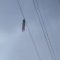 Bocah Perempuan Bergelantungan di Kabel Sutet Setinggi 15 Meter