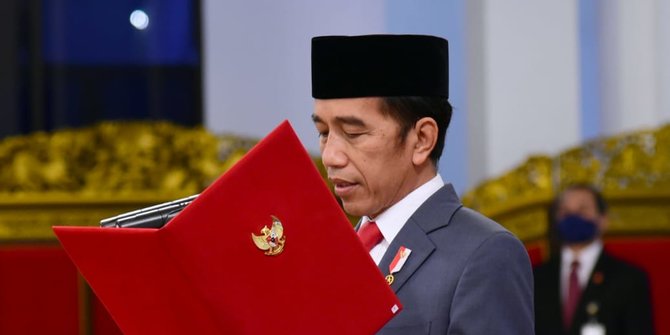 Penyaluran BLT Mandeg, Jokowi Perintahkan 3 Mentri Kerja Cepat