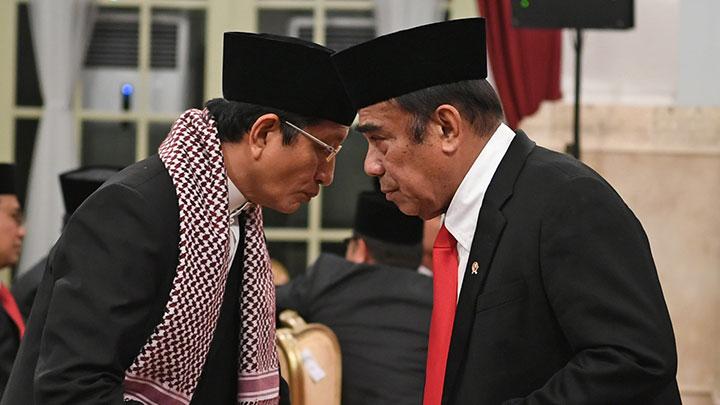 Menteri Agama Fachrul Razi (kanan) berbincang dengan Imam Besar Masjid Istiqlal KH Nasaruddin Umar