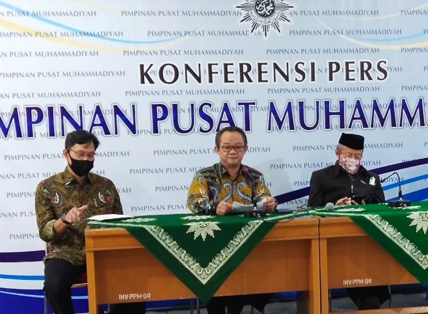 Sekum PP Muhammadiyah Dr.Abdul Mu'thi (tengah) saat membacakan suaran pers tebtang RUU HIP di Jakarta (dok-ist)