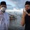 Ketua DPD RI AA LaNyalla Mahmud Mattalitti (kiri) saat mengunjungi Pelabuhan Muncar/Net (Foto: Rmol.id)