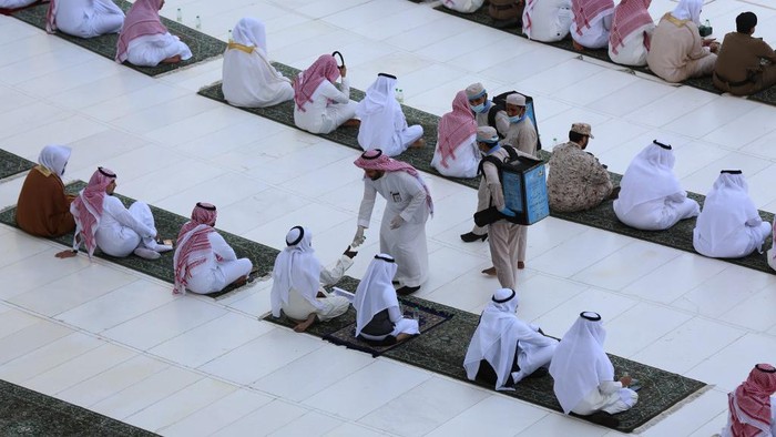 Ilustrasi -- Jemaah salat Id di Masjidil Haram, Mekah, saat Idul Fitri lalu (AFP)(Foto: Detik.com)