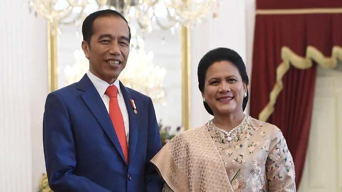 Jokowi Umumkan Hasil Tes Swab: Alhamdulillah Negatif, Ibu Iriana juga Negatif Corona