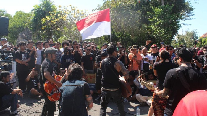 Jerinx Bersama Masyarakat Demo di Bali Tolak Tes Corona, IDI: Salah Pemahaman