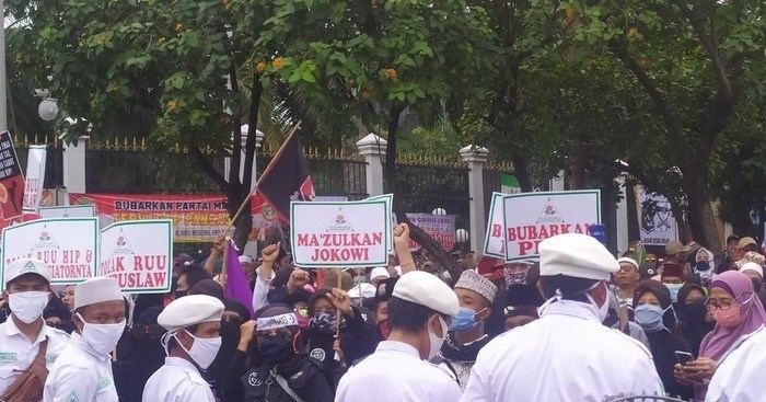 Massa PA 212 Dkk di DPR Tuntut Pemakzulan Jokowi, KSP Sebut Salah Sasaran dan Absurd.