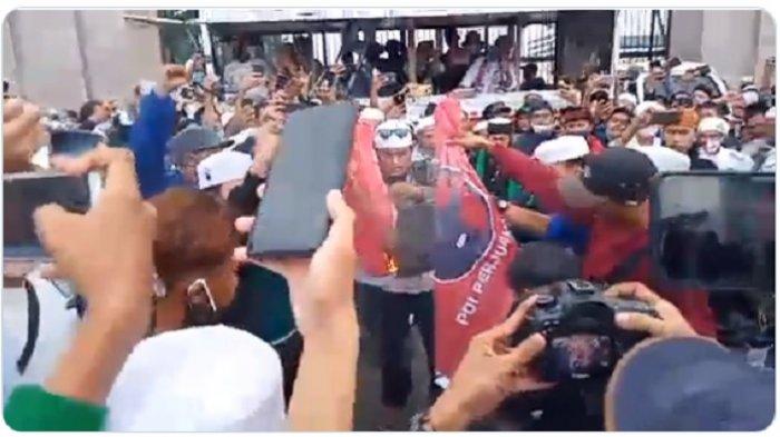 Polda Metro Jaya Mulai Lakukan Penyelidikan Pembakaran Bendera PDI Perjuangan