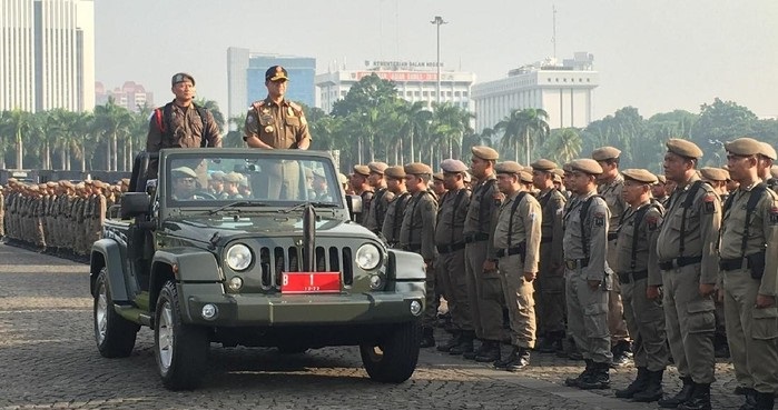 Kembali Viral, Foto Anies Naik Jeep Dapat Atensi Warganet: Sangat Pantas Jadi Presiden 2024