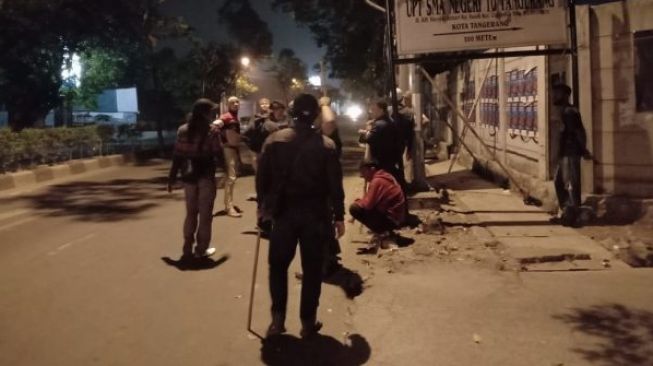 Sambil Acungkan Golok, Geng Motor Serang FPI saat Pasang Spanduk Habib Rizieq Shihab