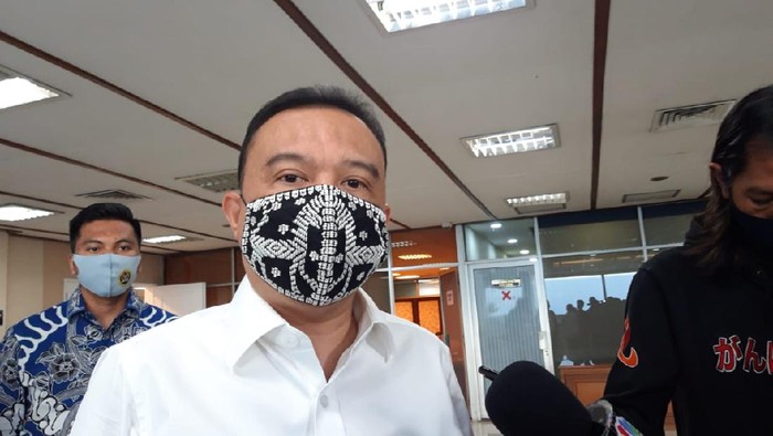 Syekh Ali Jaber Ditusuk Orang Tak Dikenal, Pimpinan DPR Minta Tak Ada Spekulasi
