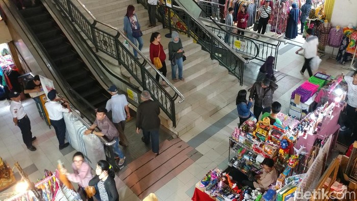 Ada Pedagang Positif Corona, 1 Blok di Pasar Baru Bandung Ditutup