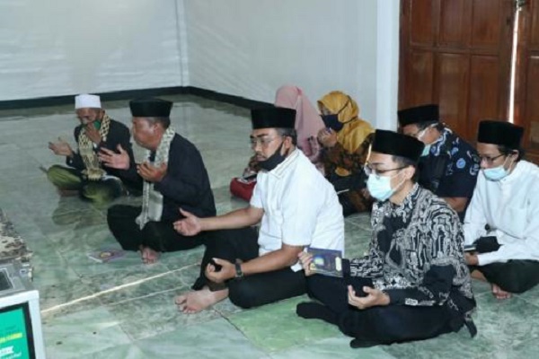 Waket MPR Ziarah ke Makam Wali, Doakan Indonesia Selalu Dalam Keberkahan
