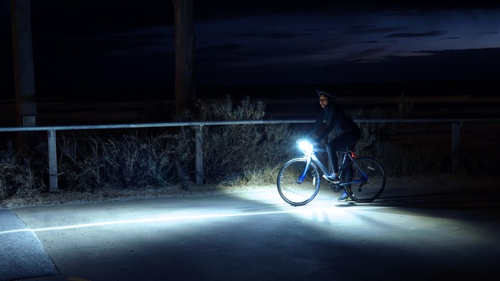 Peraturan Kemenhub Bagi Pesepeda di Malam Hari: Wajib Pakai Baju Reflektor-Lampu