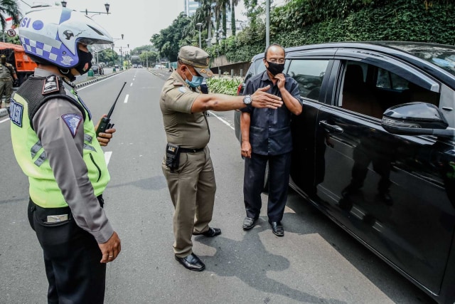 26 Warga Jakbar Tak Pakai Masker, KTP Ditahan, Ambil di Kecamatan