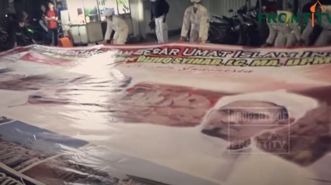 Politisi PDIP: Jika FPI Marah Poster HRS Dibongkar, Berarti Teroris