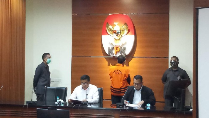 Jadi Tersangka, Mantan Anggota DPRD Jabar Abdul Rozak Diduga Terima Duit Rp 8,5 M