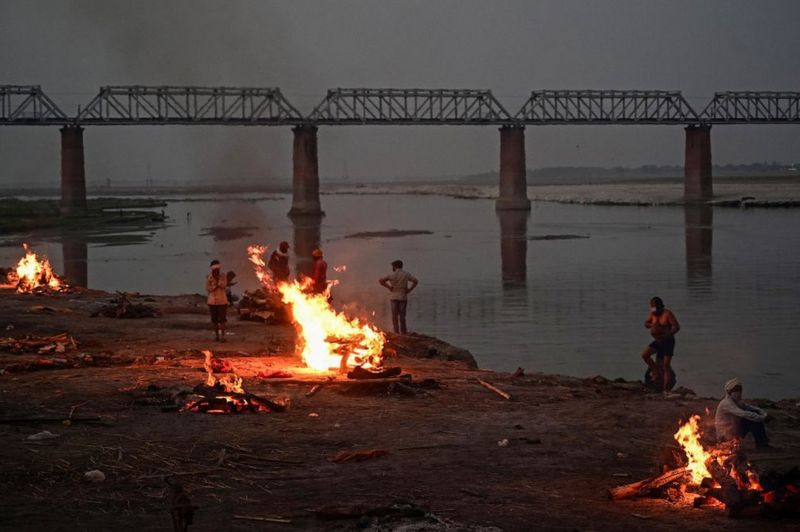Berserakan, Jenazah Korban COVID-19 Di India Bukan Hanya di Sungai Gangga