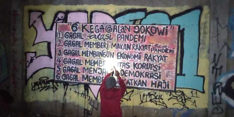 Di Cikini Dibongkar Petugas, Mural "6 Kegagalan Jokowi" Kembali Muncul di Kuningan
