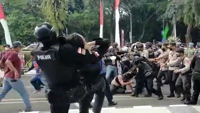 Komnas HAM Kecam Aksi 'Smackdown' Oknum Polisi ke Mahasiswa