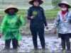 Ingin Terlihat Merakyat, Pengamat: Puan Tak Mesti Tiru Jokowi Hujan-hujanan, Masuk Got dsb