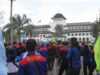Kawal UMK, Buruh di Jabar Geruduk Kantor Ridwan Kamil