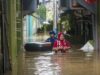 Banjir Dua Meter Terjang Ratusan RT di Jakarta, Warga Dilarikan ke Pungusian
