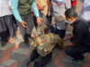 Mensos Tri Rismaharini Sujud Saat Berkunjung ke SLB di Bandung, Pengajar: Hanya Pencitraan, Setelah Sujud Emosi Lagi