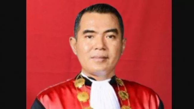 Namanya Kini Bak Pahlawan: Rekam Jejak Hakim Wahyu yang Vonis Mati Sambo