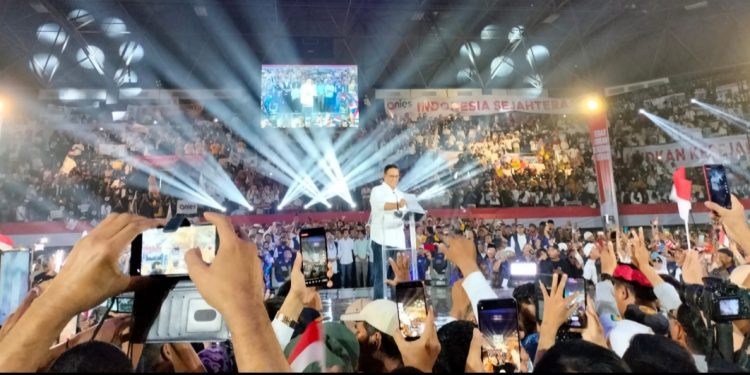 Anies Rasyid Baswedan saat berpidato kebangsaan di hadapan ribuan relawan