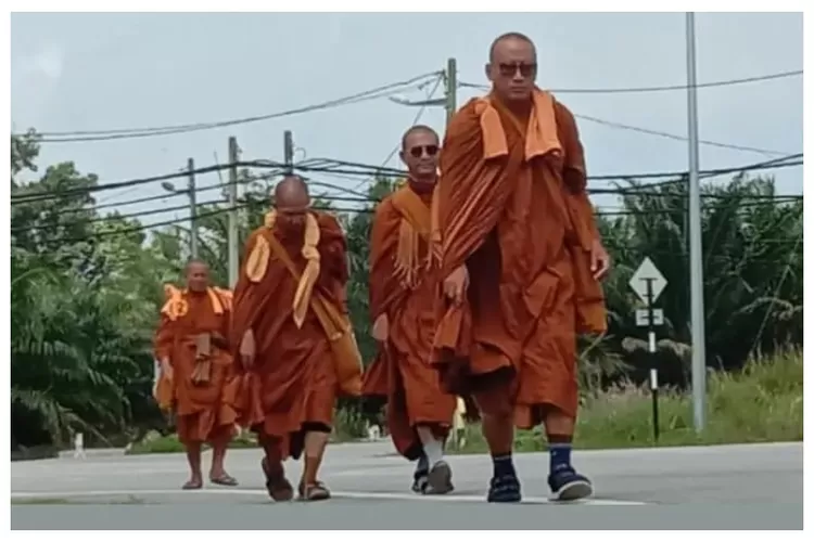 Biksu Asal Thailand Pelaksana 'Thudong'