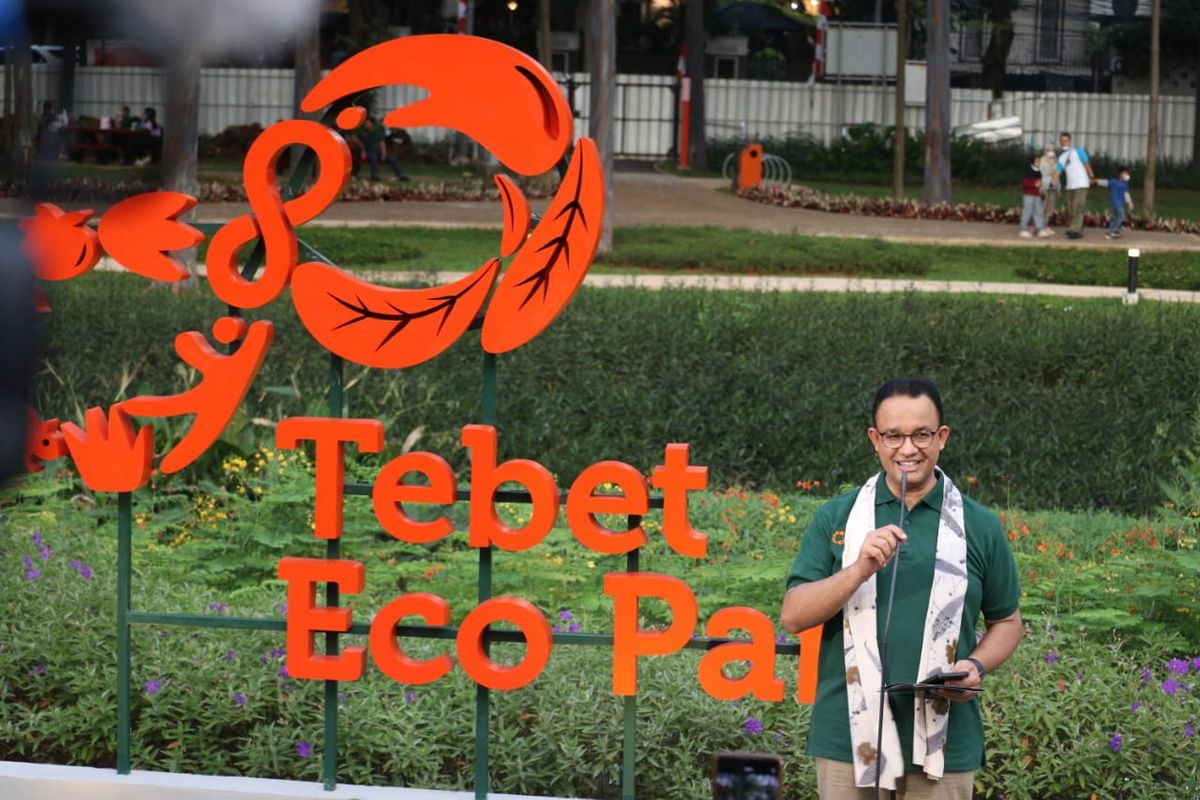 Anies Baswedan di tebet eco park