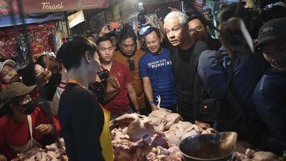 Ganjar Kaget Harga Ayam di Bogor Rp 40.000