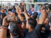 Ratusan Warga Sambut Anies Begitu Tiba di Makassar untuk Hadiri Undangan Apeksi