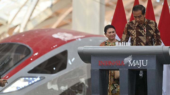 Jokowi Irit Bicara saat Ditanya APBN Jadi Jaminan Utang Kereta Cepat