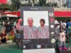 Petugas Usir Relawan Pembawa Papan Bergambar Wajah Ganjar Pranowo Saat CFD Jakarta