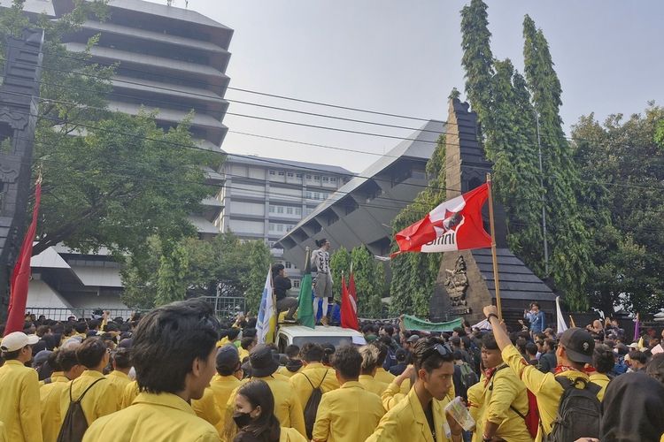 Ratusan Mahasiswa di Semarang Unjuk Rasa, Kecam Perilaku Nepotisme Jokowi yang Buka Jalan Pencapresan Gibran