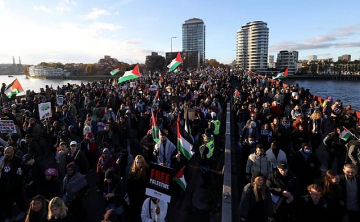 Massa Pro-Palestina Penuhi Jalanan Kota London