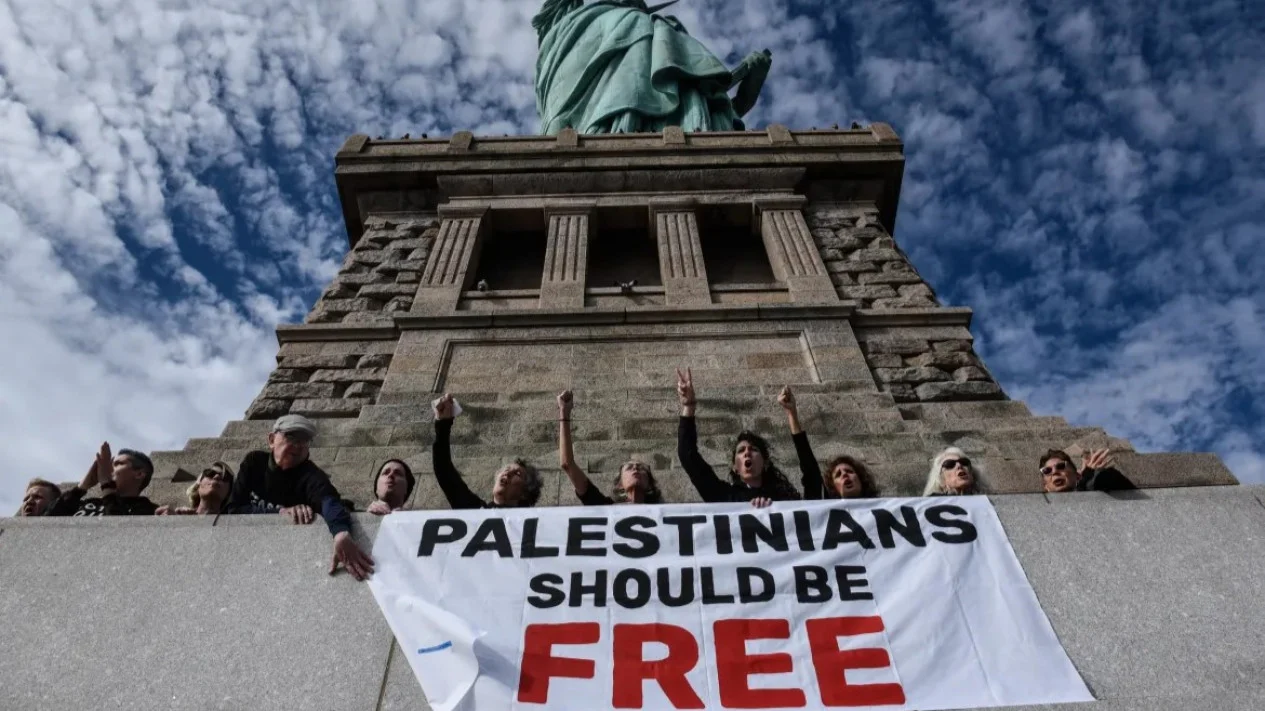 Ratusan Umat Yahudi Duduki Patung Liberty, Dukung Kebebasan Palestina